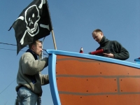 2004 - Les pirates Grand-Rechantois : Montage du char